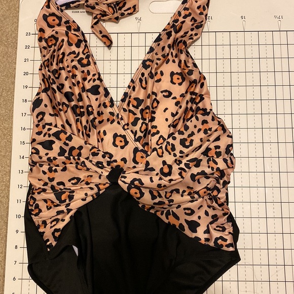 Large Cheetah Print/Black Shein* Swimsuit 1 Piece Waist Accent Women’s HalterTie - Picture 6 of 10